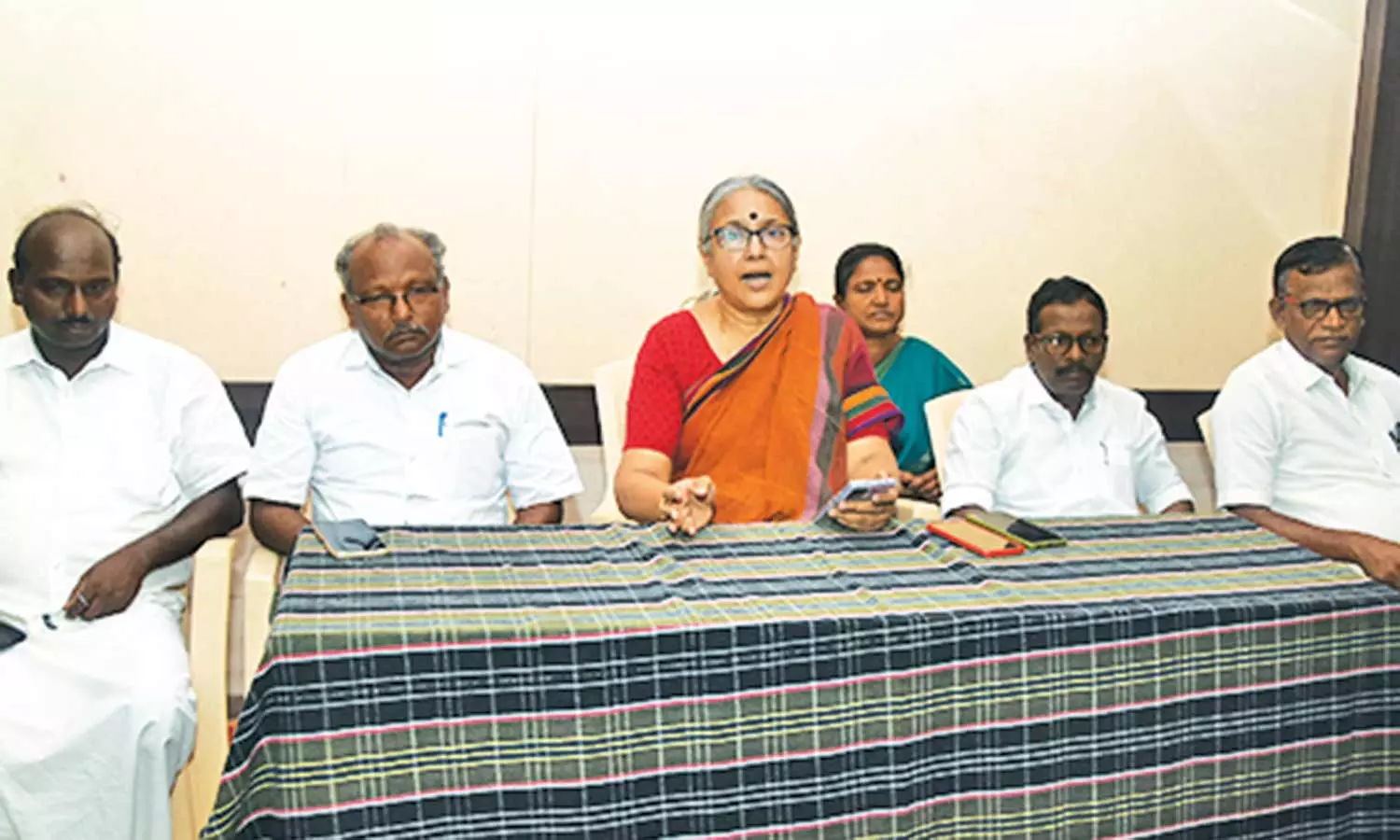 கவர்னரை கண்டித்து கருப்பு கொடி போராட்டம்