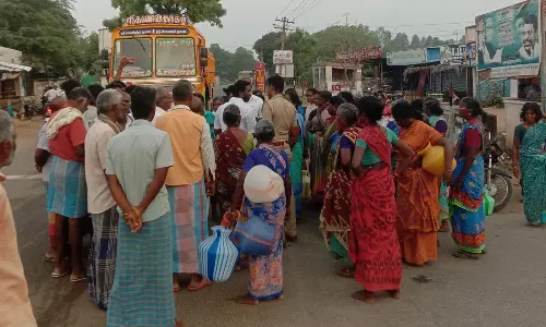 கறம்பக்குடி அருகே குடிநீரின்றி பொதுமக்கள் சாலை மறியல்