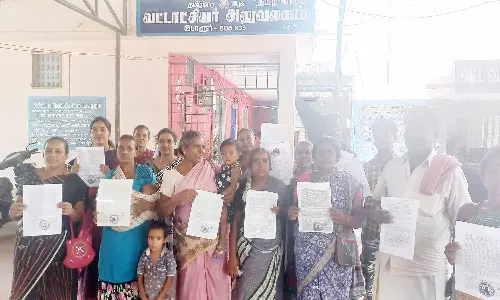 பட்டா வழங்கப்பட்ட இடத்தை அளந்து கொடுக்க வேண்டும்