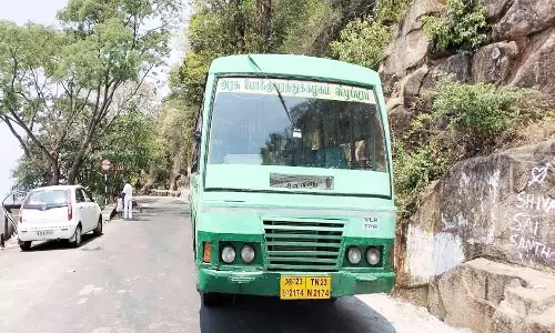 ஏலகிரி மலையில் மீண்டும் அரசு பஸ் திடீர் பழுது