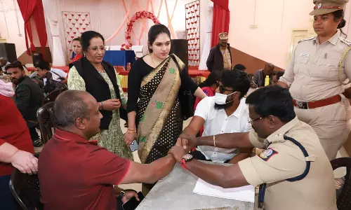 ஊட்டியில் குடும்ப பிரச்சினையால் பிரிந்த சகோதரர்களை சேர்த்து வைத்த போலீஸ் சூப்பிரண்டு