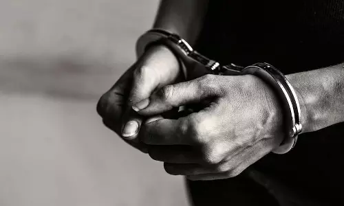 மேட்டுப்பாளையத்தில் அரசு பஸ் டிரைவரை தாக்கிய வாலிபர்