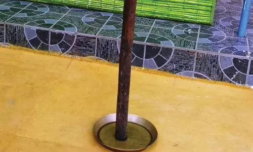 மேட்டுப்பாளையத்தில் தட்டில் உலக்கையை நிற்க வைத்த பொதுமக்கள்