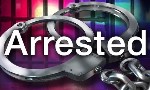 பொள்ளாச்சியில் லாரி டிரைவரை தாக்கிய 4 பேர் கைது