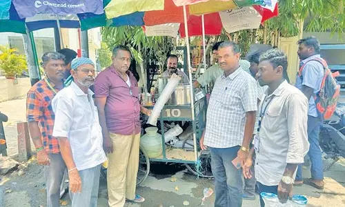 டவுன் பூ மார்க்கெட்டில் அதிகாரிகள் அதிரடி ஆய்வு - 8 கிலோ பிளாஸ்டிக் பைகள் பறிமுதல்