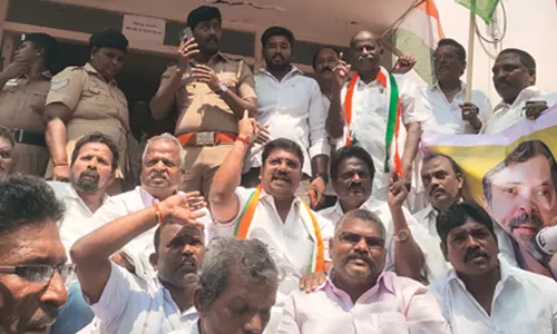 சேலம், தலைவாசலில் காங்கிரஸ் கட்சியினர் முற்றுகை, ஆர்ப்பாட்டம்