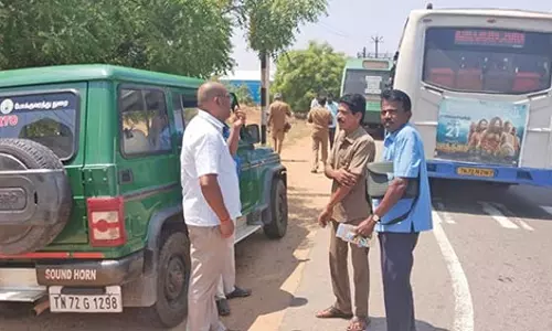 மானூர் அருகே வட்டார போக்குவரத்து அதிகாரிகள் திடீர் ஆய்வு