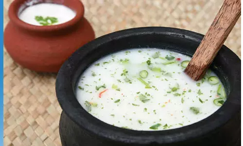 வியாபாரிகள் சங்க பேரவை சார்பில் பக்தர்களுக்கு நீர்-மோர் வழங்கும் நிகழ்ச்சி