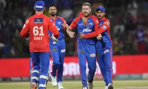 டெல்லி அணி அபார பந்துவீச்சு - கொல்கத்தா அணியை 127 ரன்களில் கட்டுப்படுத்தியது