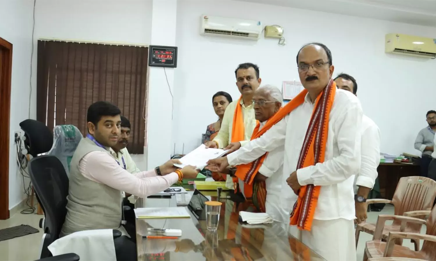 கர்நாடக சட்டசபை தேர்தல் வேட்புமனு தாக்கல் நிறைவடைந்தது: 3,632 பேர் மனு தாக்கல் கர்நாடக சட்டசபை தேர்தல் வேட்புமனு தாக்கல் நிறைவடைந்தது: 3,632 பேர் மனு தாக்கல்