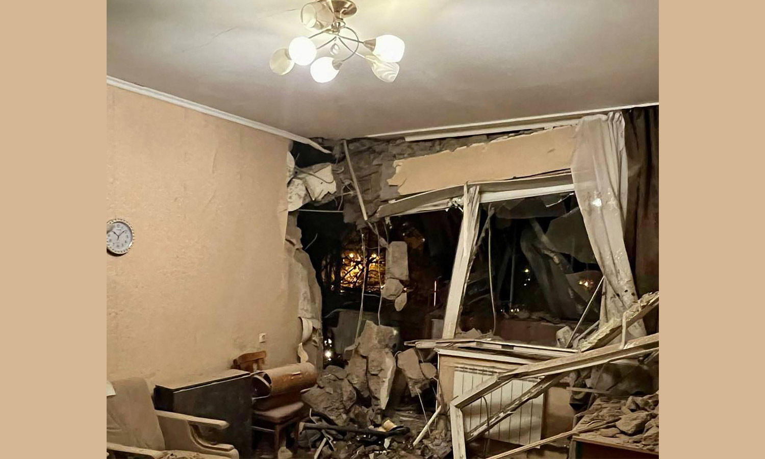 சொந்த நகரத்தின் மீதே குண்டு வீசிய ரஷிய விமானங்கள்- தவறுதலாக நடந்து விட்டதாக ராணுவம் அறிவிப்பு