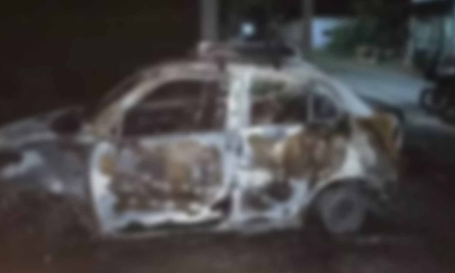 நள்ளிரவில் வி.ஏ.ஓ.வின் கார் தீவைத்து எரிப்பு- மர்ம நபர்களுக்கு வலைவீச்சு