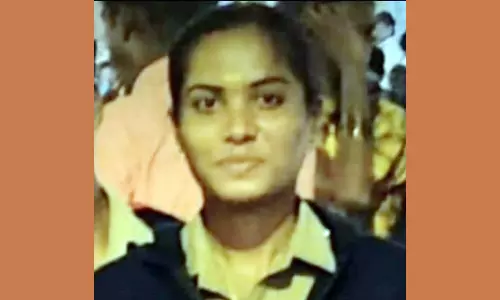 பணிக்கு சேர்ந்த 3 ஆண்டுகளில் ஆயுதப்படை பெண் போலீஸ் தூக்குப்போட்டு தற்கொலை- போலீசார் விசாரணை