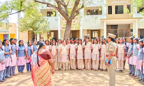 பரமத்திவேலூர் பகுதி அரசு பள்ளிகளில் போக்சோ சட்டம் குறித்து மாணவிகளுக்கு விழிப்புணர்வு