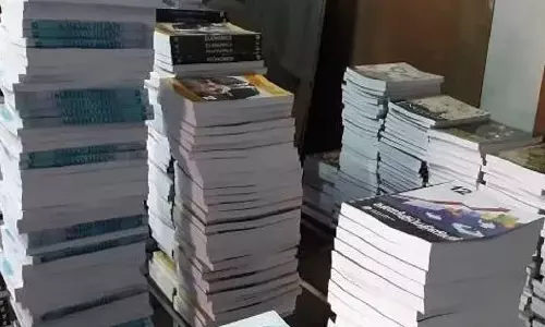 9 முதல் 12-ம் வகுப்புகளுக்கு பாடப்புத்தகங்கள் விற்பனை தொடங்கியது