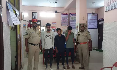 காரைக்காலில் பள்ளி, கல்லூரி மாணவர்களுக்கு கஞ்சா விற்ற 3 பேர் கைது
