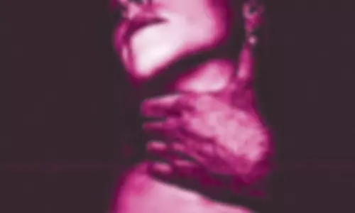 காஞ்சிபுரம் கல்லூரி மாணவியின் கழுத்தை நெறித்த காதலன்- கர்ப்பத்தை கலைக்க மறுத்ததால் ஆத்திரம்