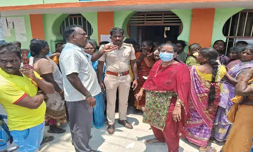 சம்பளம் வழங்காததை கண்டித்து பஞ்சாயத்து அலுவலகத்தை முற்றுகையிட்ட கிராம மக்கள்: அதிகாரிகள் பேச்சுவார்த்தை