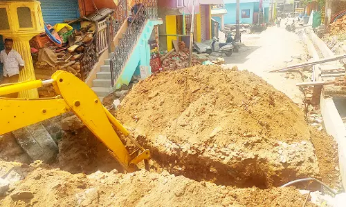 சூளகிரி ஊராட்சியில் கழிவு நீர் கால்வாய் சீரமைப்பு