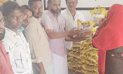 தொண்டியில் ஏழைகளுக்கு உதவி