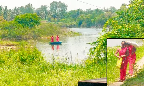 பாதியில் நிறுத்தப்பட்ட பாலப்பணி- மக்கள் அவதி