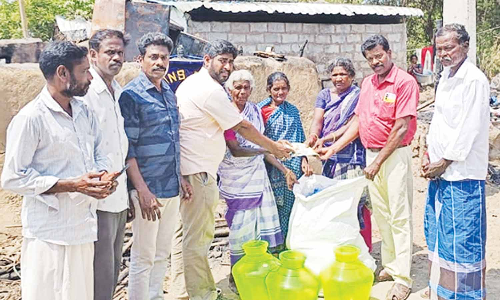 தீ விபத்தில் பாதிக்கப்பட்ட குடும்பங்களுக்கு நிவாரணம் வழங்கல்