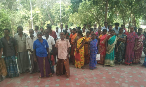 சுடுகாடு மற்றும் சாலை வசதி வேண்டி நரிக்குறவர் இன மக்கள் வட்டார வளர்ச்சி அலுவலகத்தில் முற்றுகை