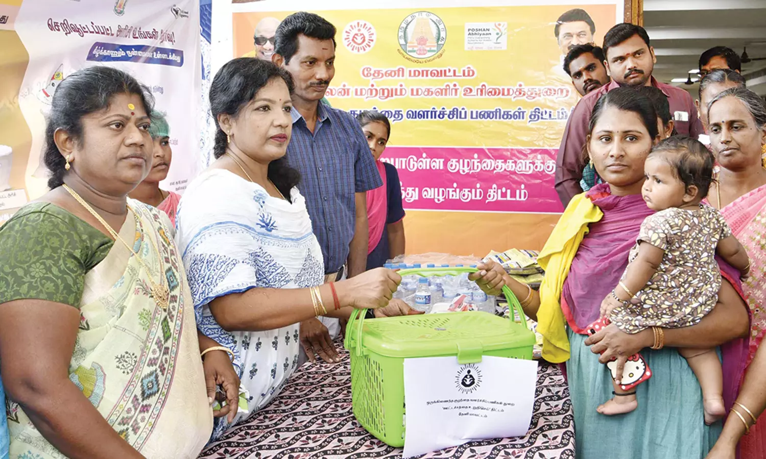 தேனி மாவட்டத்தில் 553 தாய்மார்களுக்கு சிறப்பு உணவு பெட்டகங்கள் தேனி மாவட்டத்தில் 553 தாய்மார்களுக்கு சிறப்பு உணவு பெட்டகங்கள்