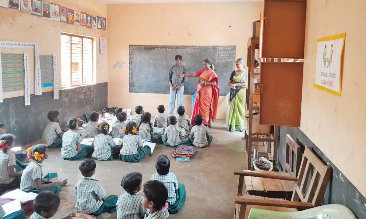 செந்துறை அருகே அரசு பள்ளிகளில் திடீர் ஆய்வு