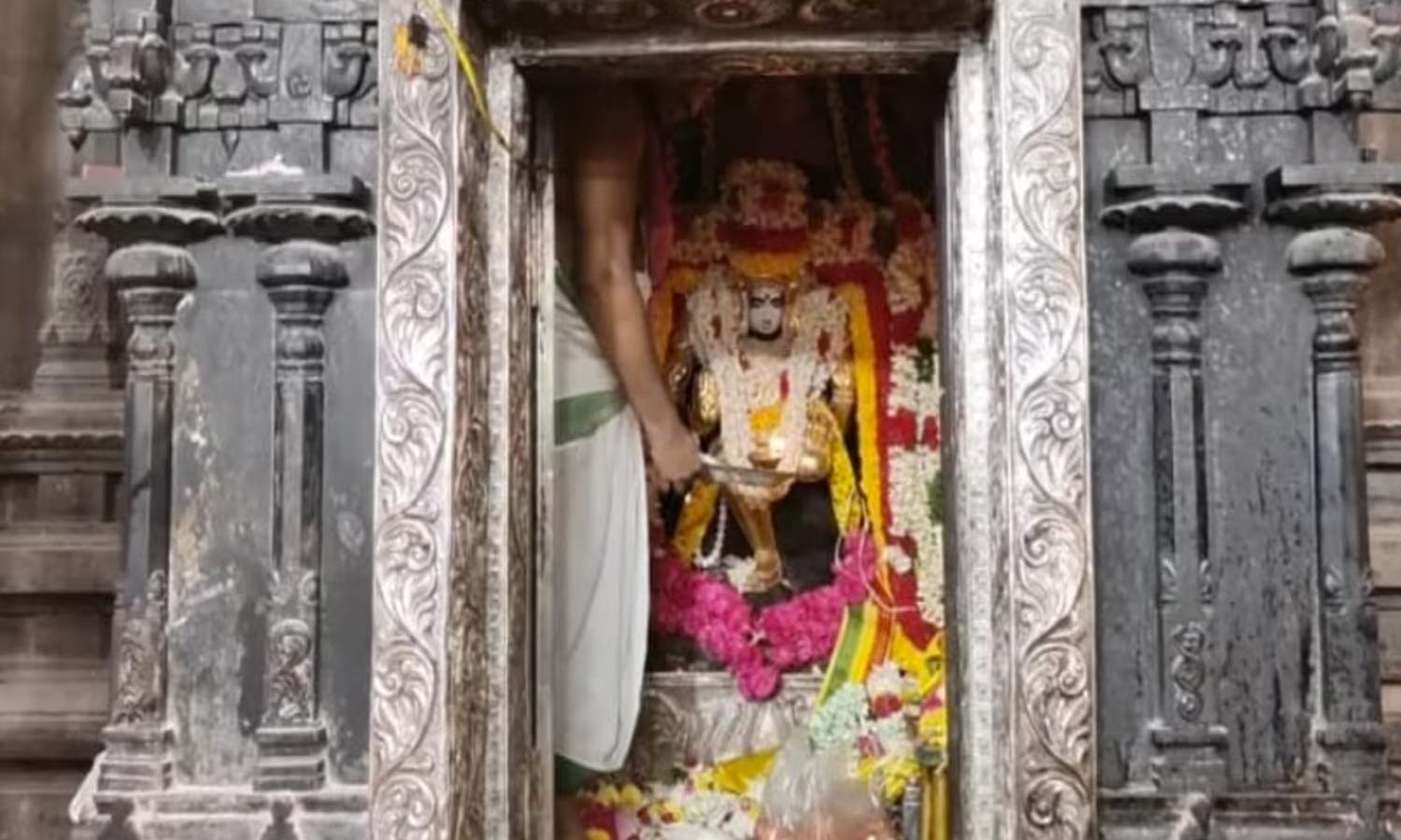 குருபகவான் மீன ராசியில் இருந்து மேஷ ராசிக்கு பிரவேசிக்கிறார்: திட்டை-ஆலங்குடி கோவில்களில் இன்று குருபெயர்ச்சி விழா