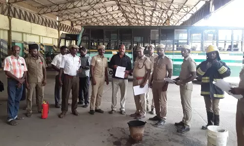 ஜெயங்கொண்டம் போக்குவரத்து பணிமனையில் தீ தொண்டு வார விழா