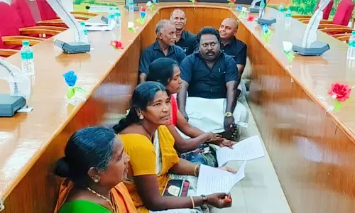 ஜெயங்கொண்டம் நகராட்சி கூட்டத்தில் அ.தி.மு.க., பா.ம.க. கவுன்சிலர்கள் உள்ளிருப்பு போராட்டம்