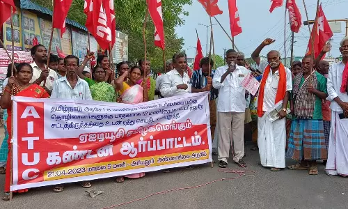 அரியலூரில் ஏ.ஐ.டி.யு.சி.யினர் ஆர்ப்பாட்டம்