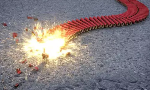 பெரம்பலூரில் அ.தி.மு.க.வினர் வெடிவெடித்து கொண்டாட்டம்