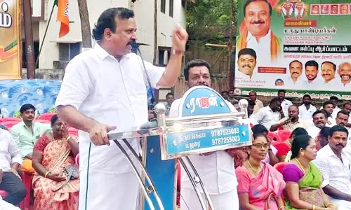 மருதுபாண்டியர்கள் சிலையை  நிறுவக்கோரி ஆர்ப்பாட்டம்