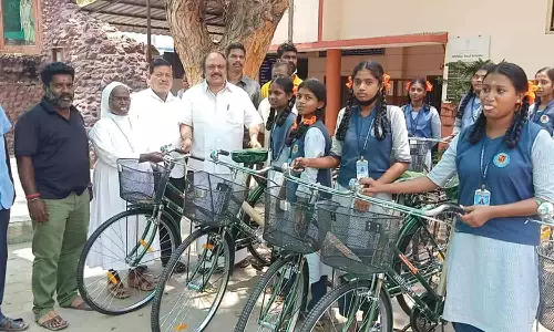 9-ம் வகுப்பு மாணவர்களுக்கு இலவச சைக்கிள்