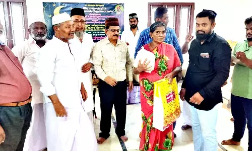 ஏழைகளுக்கு ரம்ஜான் தொகுப்பு வழங்கல்