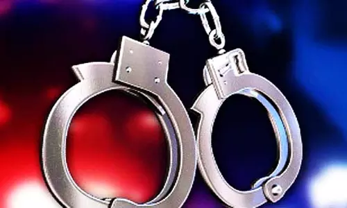 நெல்லையில் கோவில் உண்டியலை உடைத்து திருடிய 2 பேர் கைது