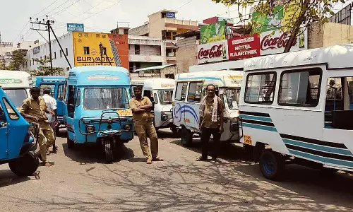 புதுவையில் டெம்போக்கள் திடீர் வேலை நிறுத்தம்