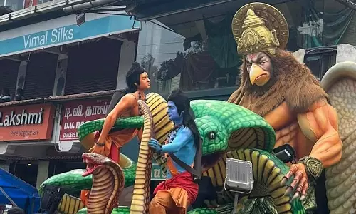 குன்னூர் தந்தி மாரியம்மன் கோவிலில் முத்துப்பல்லக்கு ஊர்வலம்