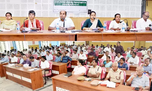 திட்டப்பணிகளை விரைந்து முடித்து மக்களின் பயன்பாட்டுக்கு கொண்டு வர வேண்டும் -கலெக்டர் அறிவுரை