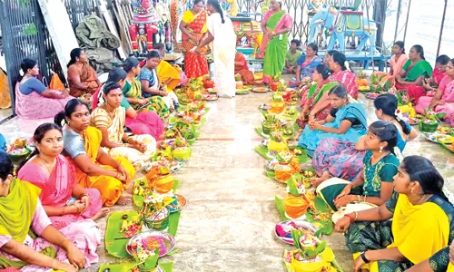 பரமத்திவேலூர்பேட்டை புது மாரியம்மன் கோவிலில்  108 கலச, குத்துவிளக்கு பூஜை