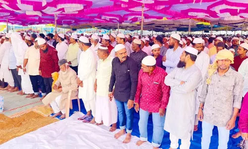 தருமபுரி, கிருஷ்ணகிரியில் ரம்ஜான் பண்டிகை சிறப்பு தொழுகை