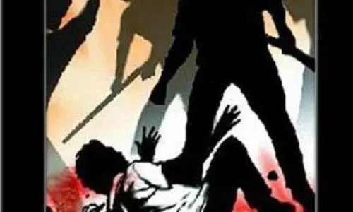 கரூர் கூலி தொழிலாளிகள் மீது தாக்குதல்