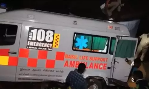 ஆம்புலன்ஸ் பள்ளத்தில் கவிழ்ந்து விபத்து: நோயாளி, டிரைவர் தூக்கி வீசப்பட்டு பலி