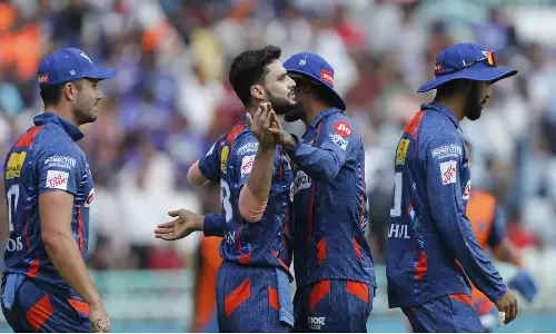 லக்னோ அபார பந்துவீச்சு - குஜராத்தை 135 ரன்களில் கட்டுப்படுத்தியது