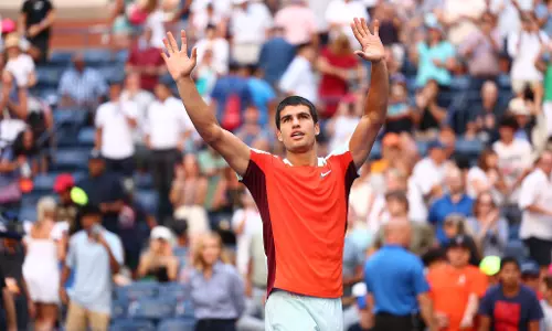 பார்சிலோனா ஓபன் டென்னிஸ் - கார்லோஸ் அல்காரஸ் இறுதிப் போட்டிக்கு முன்னேற்றம்