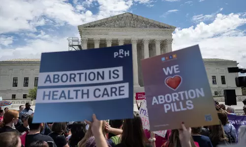 அமெரிக்காவில் கருக்கலைப்பு மாத்திரைக்கு அனுமதி- உச்சநீதிமன்றம் அதிரடி