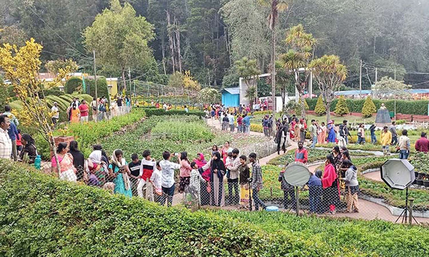 கொடைக்கானலில் சுற்றுலா பயணிகள் வருகை அதிகரிப்பு- போக்குவரத்து நெரிசல்