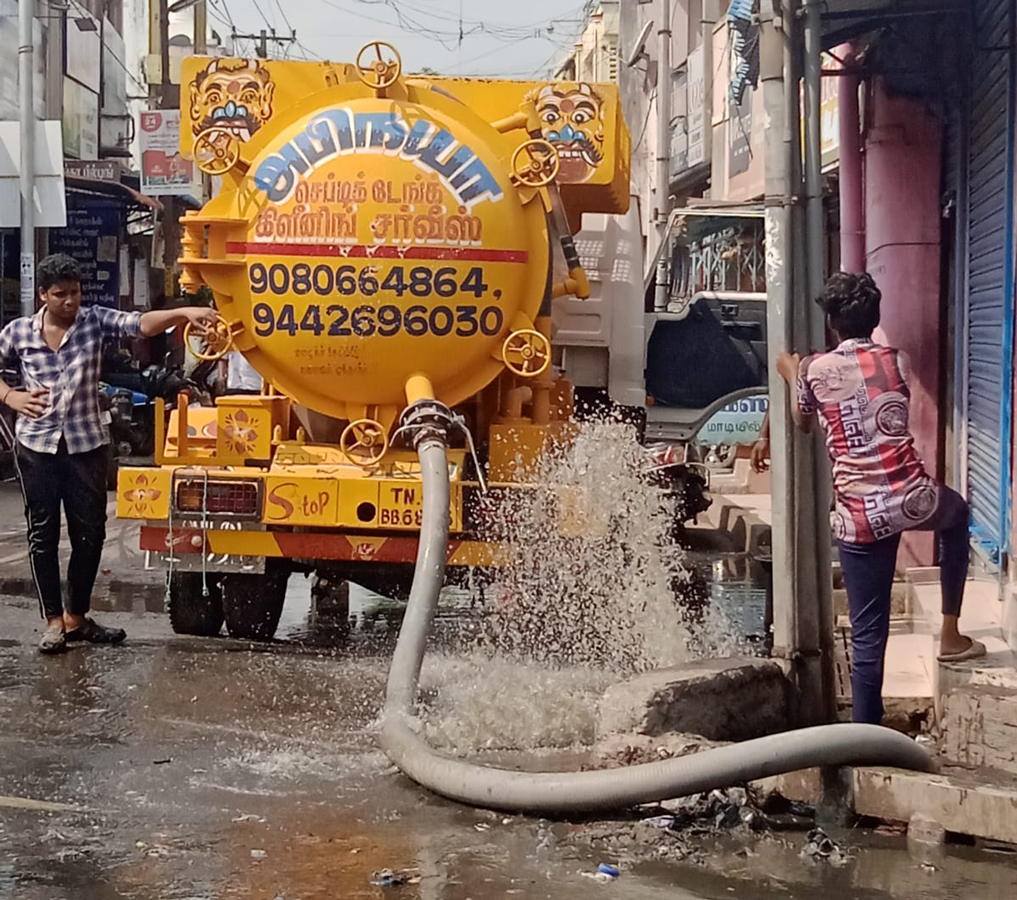 பண்ருட்டியில்  சாலையில் ஓடிய சாக்கடை நீர்